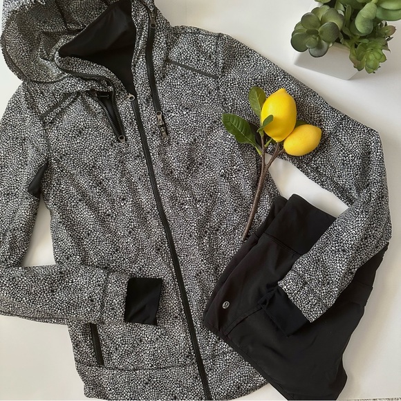 Lululemon hooded jacket, size 2 - Picture 2 of 15